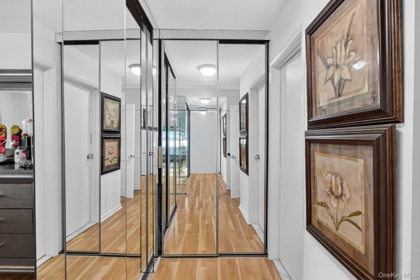 Welcome to this beautifully maintained Post-Modern ranch - photo 29