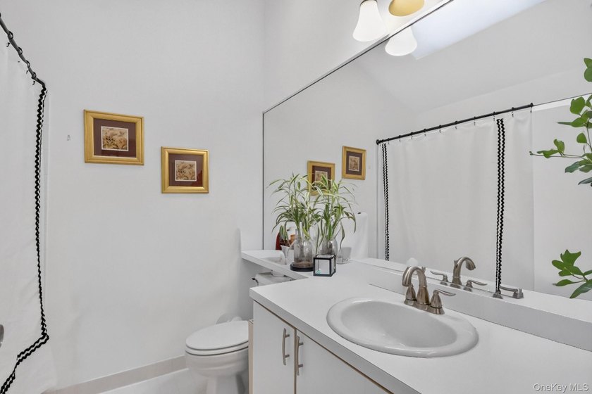 Welcome to this beautifully maintained Post-Modern ranch - photo 31