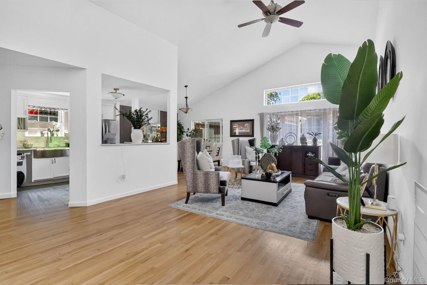 Welcome to this beautifully maintained Post-Modern ranch - photo 33