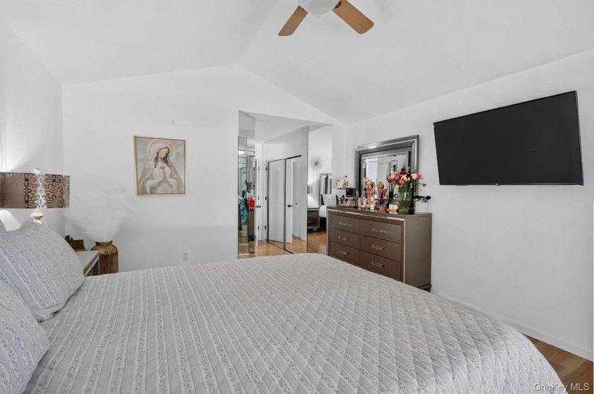 Welcome to this beautifully maintained Post-Modern ranch - photo 41