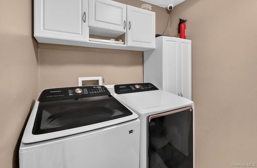 Welcome to this beautifully maintained Post-Modern ranch - photo 43
