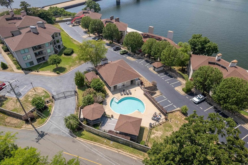 Competitively priced below comparable units, but the real value - photo 45