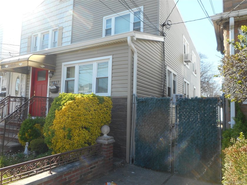 Immaculate 2 family home,2 over 2 with full finished basement - photo 2