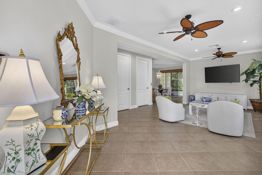 Nestled in the highly desirable Jupiter Country Club, this - photo 12