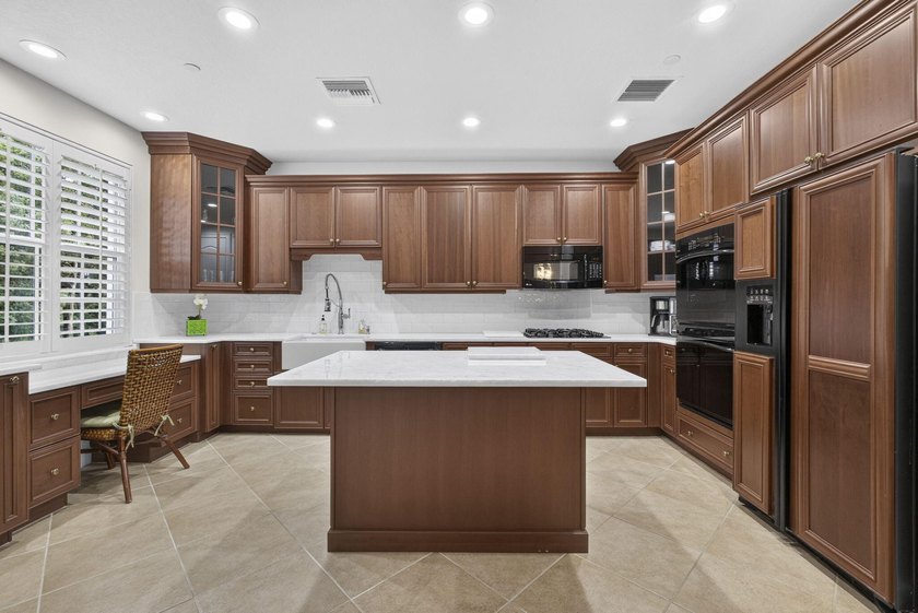 Nestled in the highly desirable Jupiter Country Club, this - photo 21