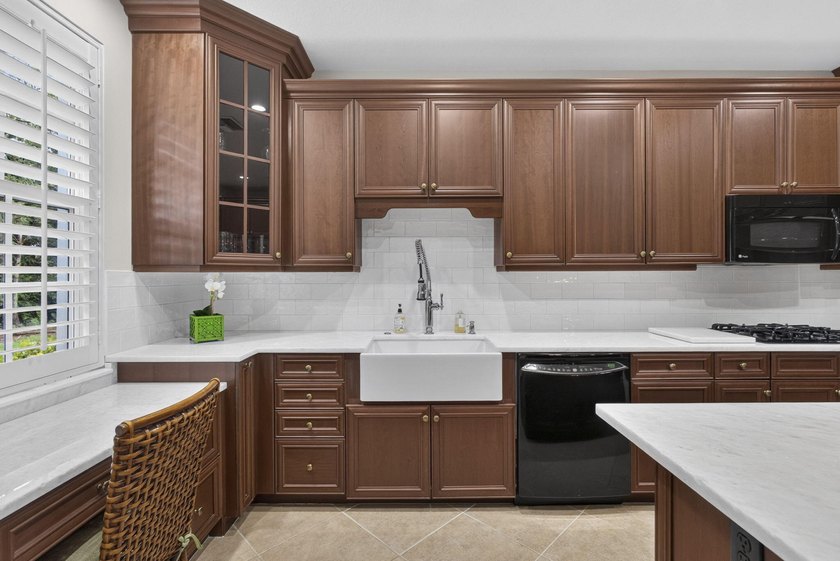 Nestled in the highly desirable Jupiter Country Club, this - photo 22