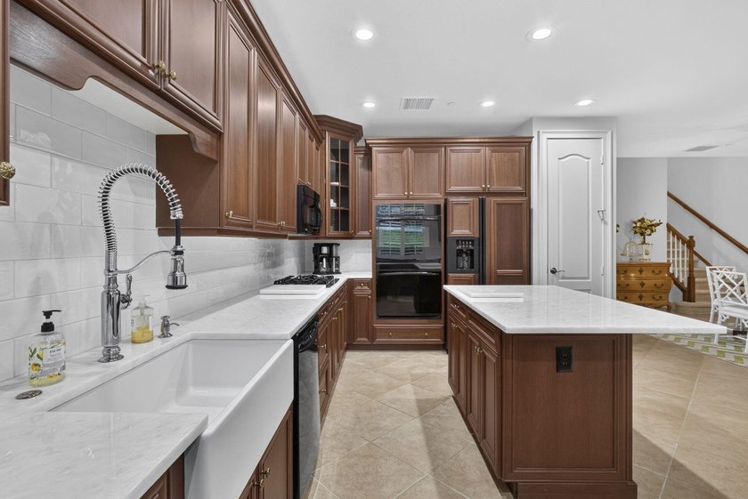Nestled in the highly desirable Jupiter Country Club, this - photo 25