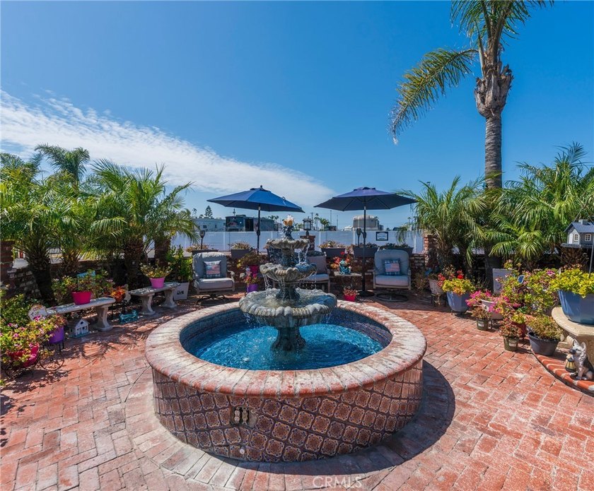 Experience effortless coastal living in this beautifully - photo 8