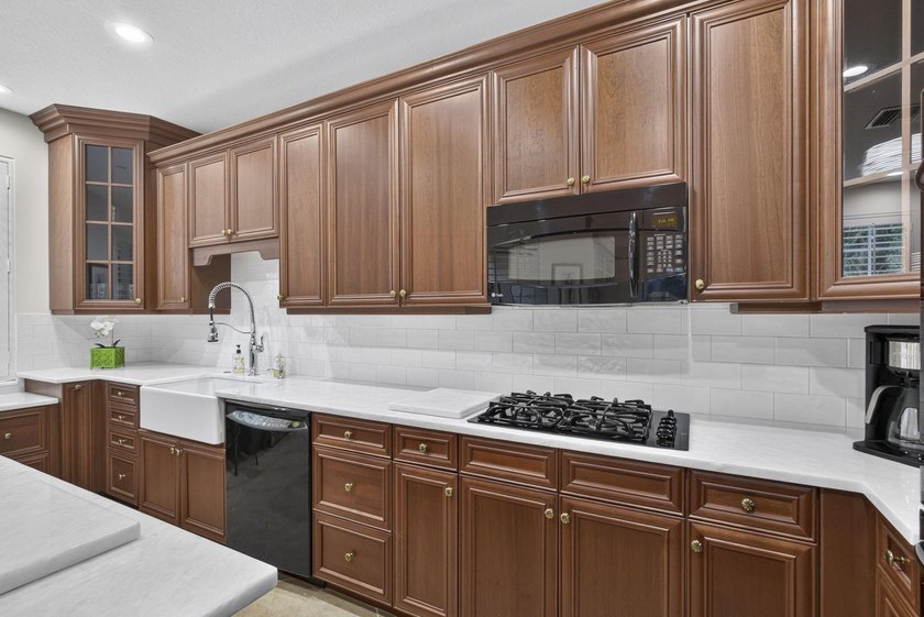 Nestled in the highly desirable Jupiter Country Club, this - photo 28