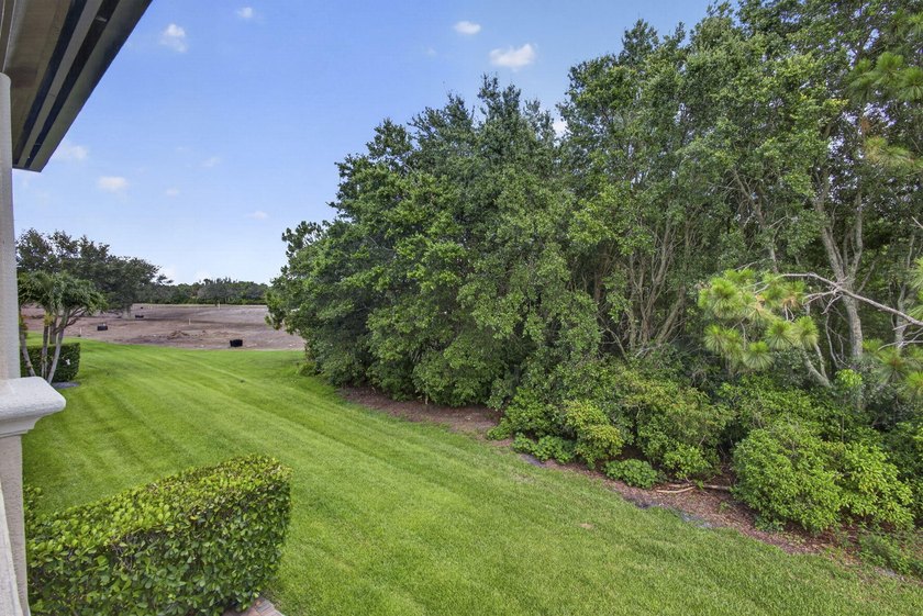 Nestled in the highly desirable Jupiter Country Club, this - photo 47