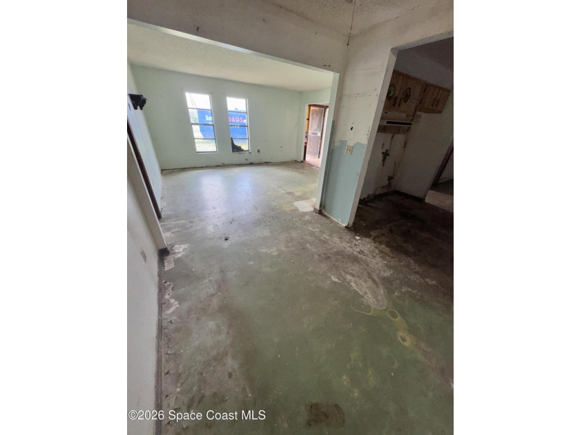INVESTOR ALERT! Seller will consider all offers! Incredible - photo 8