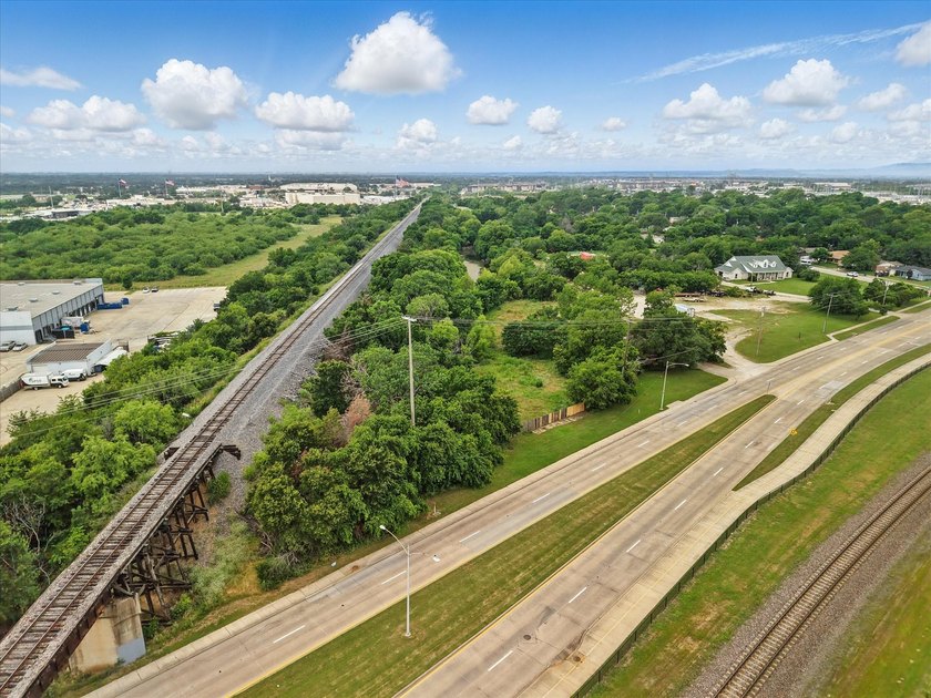 + or - 9 ACRES of Prime Land in the heart of Lewisville, TX - photo 5