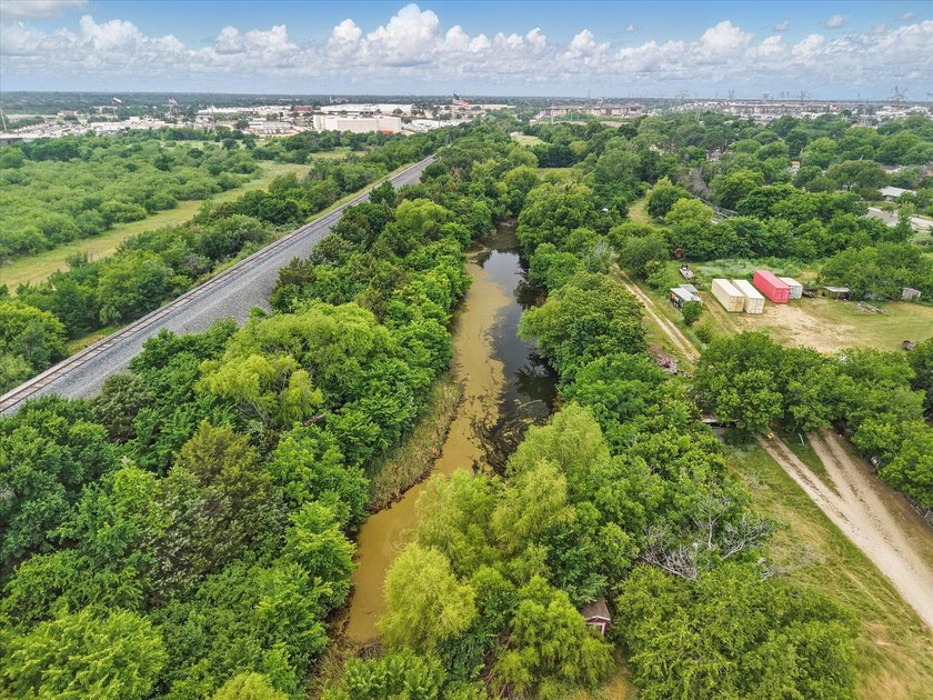 + or - 9 ACRES of Prime Land in the heart of Lewisville, TX - photo 9