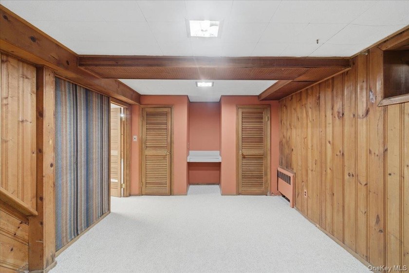 Beautifully renovated and move-in ready corner property located - photo 36