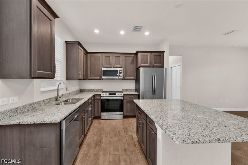 Does the perfect home exist? This one checks all the boxes! - photo 12