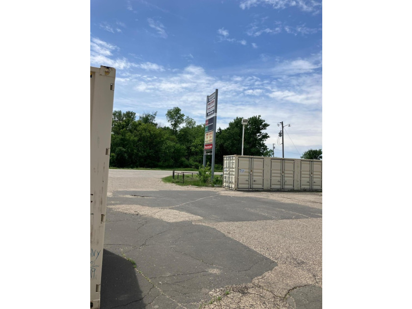 Great location location location, Can be a small business or - photo 6
