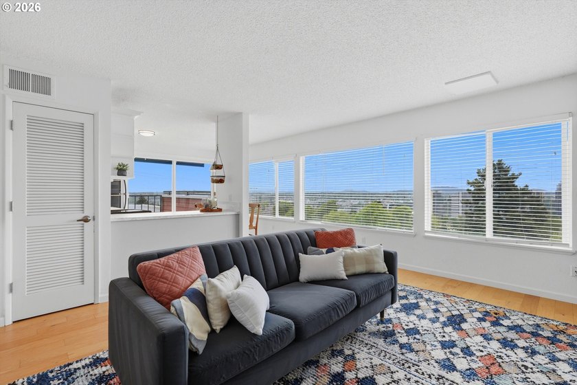 Enjoy elevated Portland living from this light-filled Abitare - photo 3