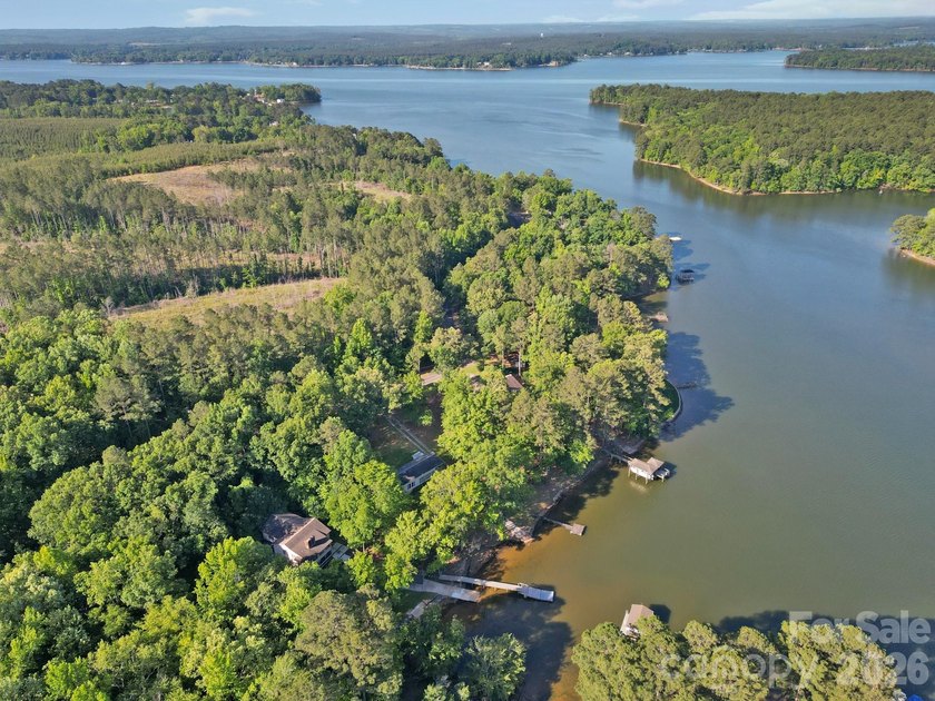 Beautiful waterfront retreat on Lake Wateree! Nestled in a quiet - photo 6
