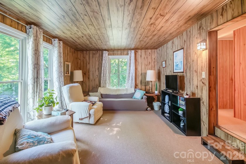 Beautiful waterfront retreat on Lake Wateree! Nestled in a quiet - photo 9