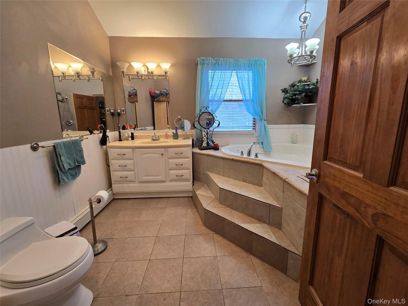 Spacious North Shirley Colonial approximately 2500 SQ Ft Windows - photo 30