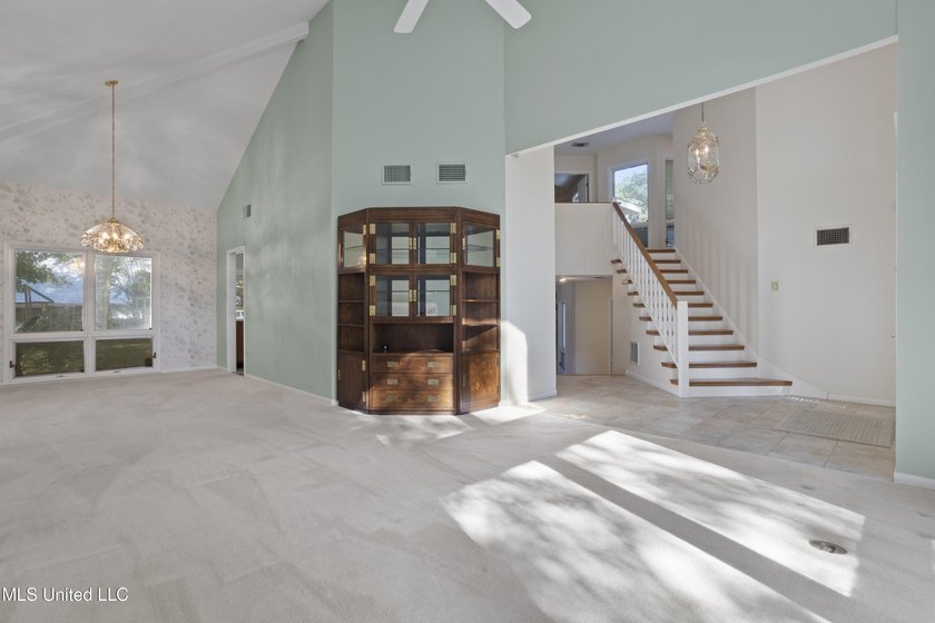 WONDERFUL, SPACIOUS FAMILY HOME IN MUCH SOUGHT AFTER BAYOU OAKS - photo 13