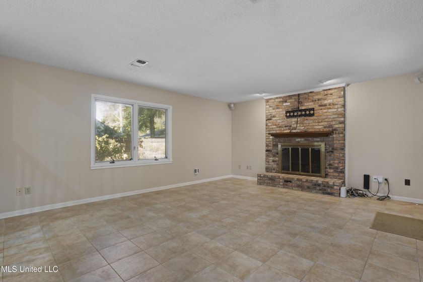 WONDERFUL, SPACIOUS FAMILY HOME IN MUCH SOUGHT AFTER BAYOU OAKS - photo 24