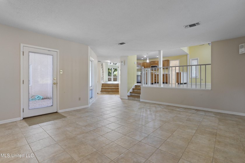 WONDERFUL, SPACIOUS FAMILY HOME IN MUCH SOUGHT AFTER BAYOU OAKS - photo 25