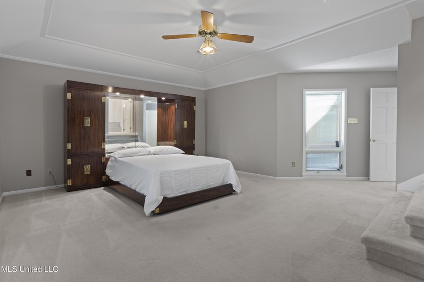 WONDERFUL, SPACIOUS FAMILY HOME IN MUCH SOUGHT AFTER BAYOU OAKS - photo 30