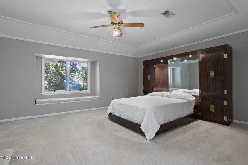 WONDERFUL, SPACIOUS FAMILY HOME IN MUCH SOUGHT AFTER BAYOU OAKS - photo 31