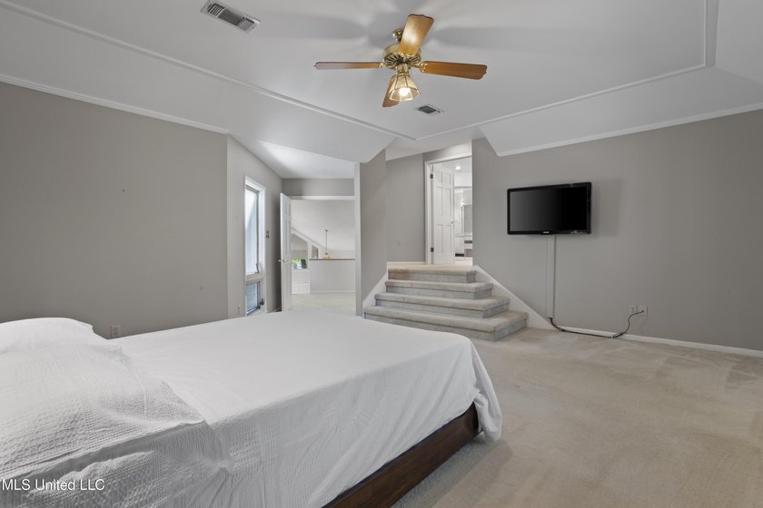 WONDERFUL, SPACIOUS FAMILY HOME IN MUCH SOUGHT AFTER BAYOU OAKS - photo 32