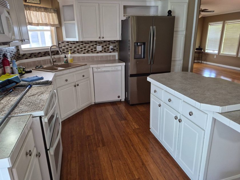 WELCOME TO YOUR NEW LOVELY HOME IN HORIZON VILLAGE. THIS HOME IS - photo 6