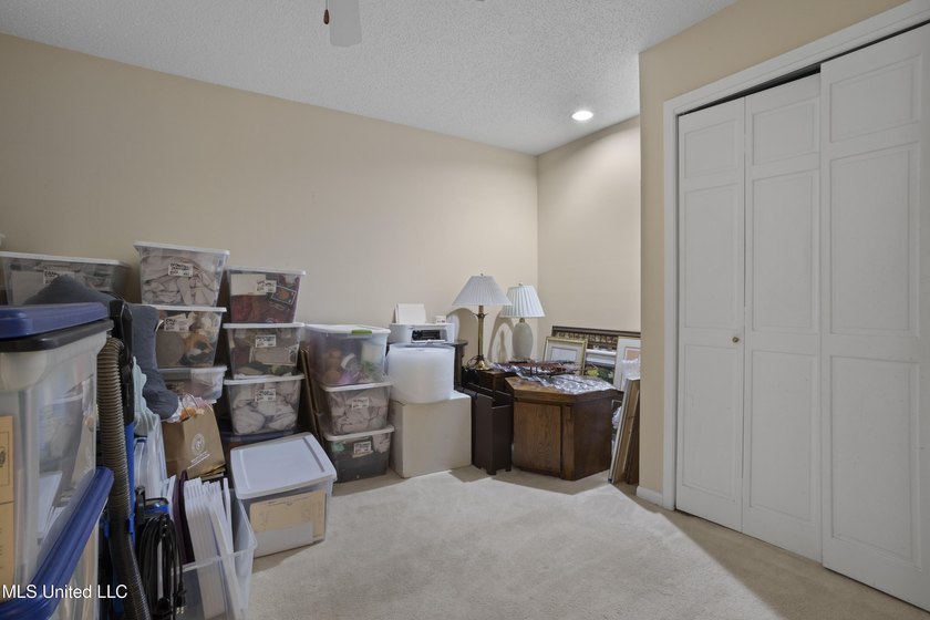 WONDERFUL, SPACIOUS FAMILY HOME IN MUCH SOUGHT AFTER BAYOU OAKS - photo 40
