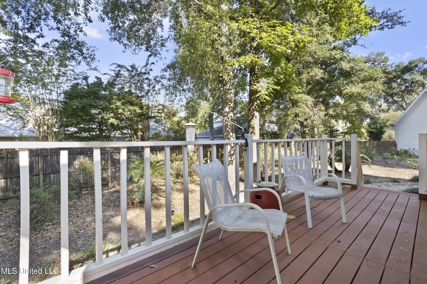 WONDERFUL, SPACIOUS FAMILY HOME IN MUCH SOUGHT AFTER BAYOU OAKS - photo 48