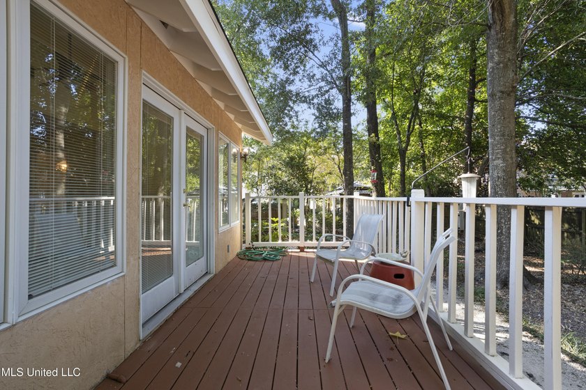 WONDERFUL, SPACIOUS FAMILY HOME IN MUCH SOUGHT AFTER BAYOU OAKS - photo 49