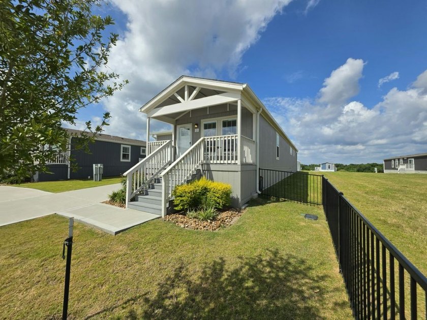 Model Home Closeout - Act Fast! Limited Inventory. Unbeatable - photo 4