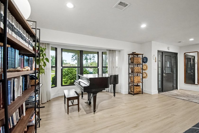 Welcome to this beautifully renovated 5BR/3.5BA home plus - photo 24