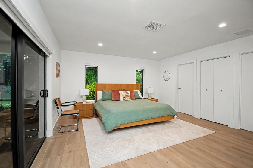 Welcome to this beautifully renovated 5BR/3.5BA home plus - photo 31