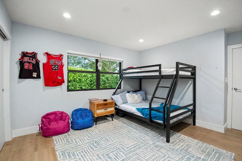 Welcome to this beautifully renovated 5BR/3.5BA home plus - photo 41