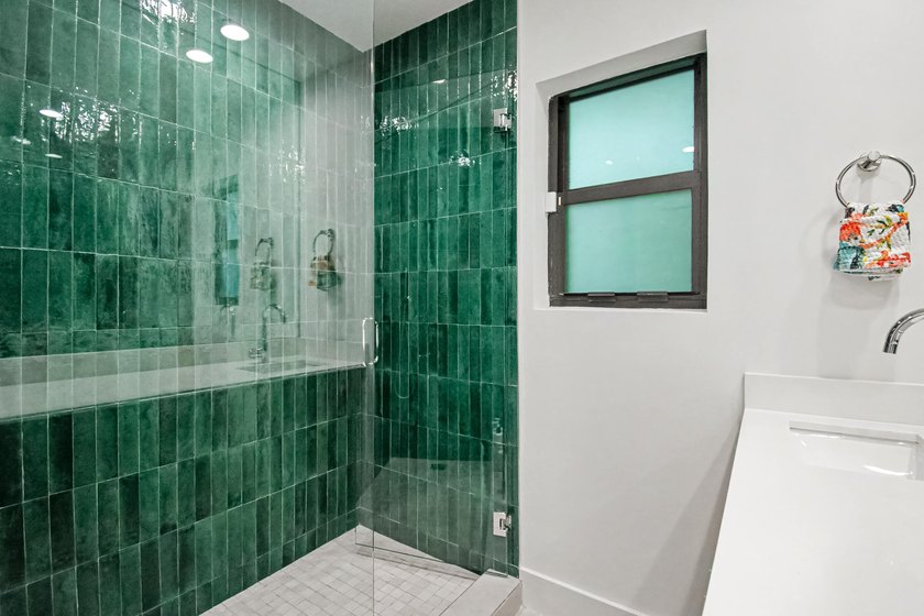 Welcome to this beautifully renovated 5BR/3.5BA home plus - photo 44