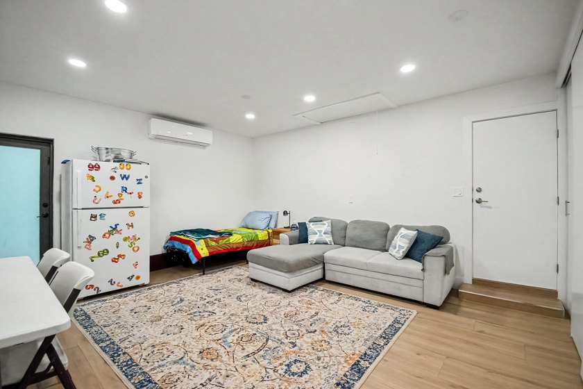 Welcome to this beautifully renovated 5BR/3.5BA home plus - photo 46