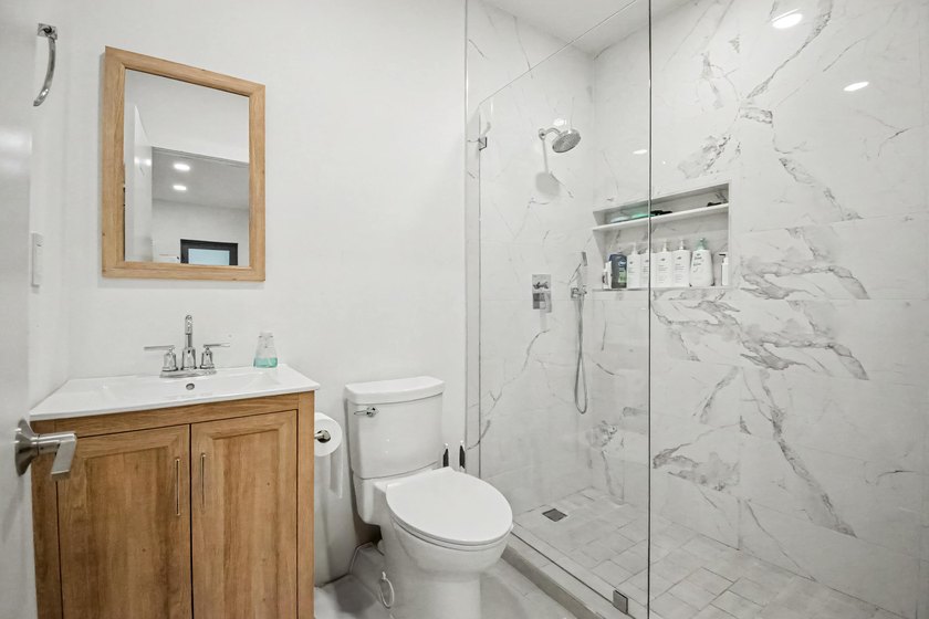 Welcome to this beautifully renovated 5BR/3.5BA home plus - photo 48