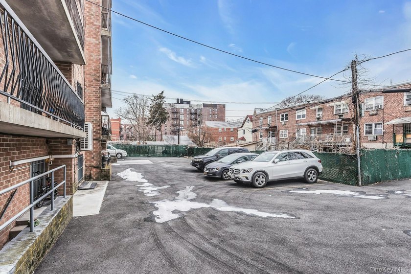 Prime Flushing! Top floor, corner southwest exposure. Spacious 2 - photo 25