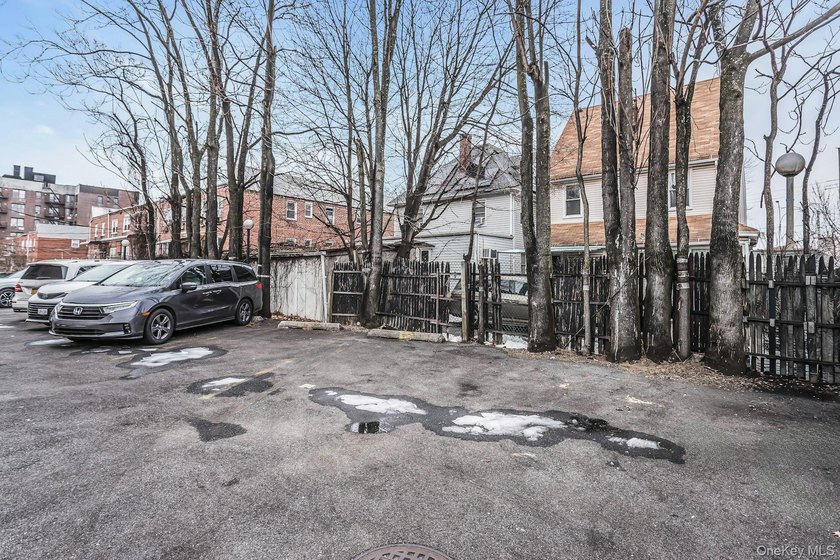 Prime Flushing! Top floor, corner southwest exposure. Spacious 2 - photo 27