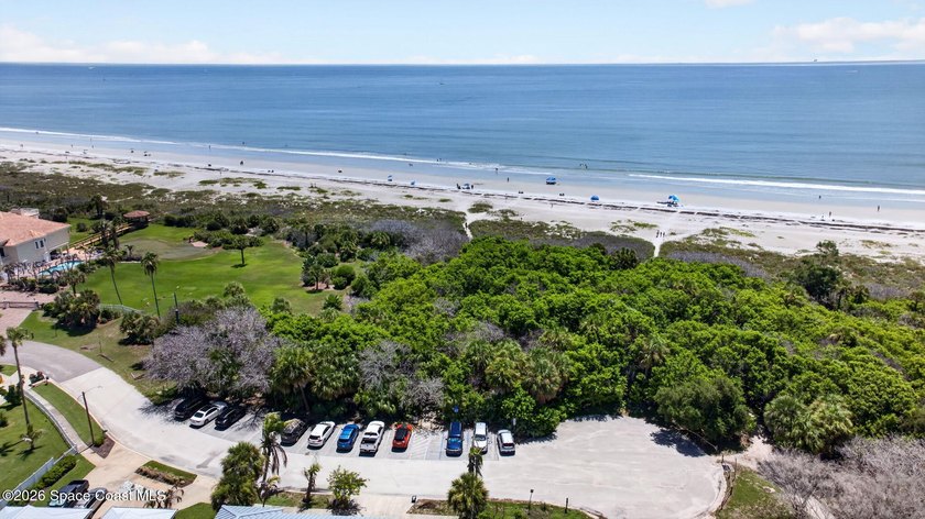 Enjoy the best of coastal living in this versatile newly - photo 5