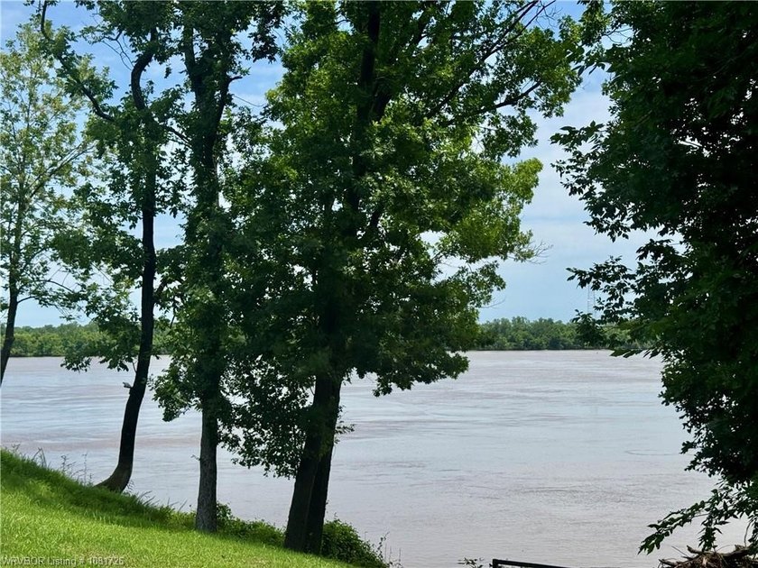 Riverfront Lot in Exclusive Gated Cobble Hill Hideaway - - photo 8