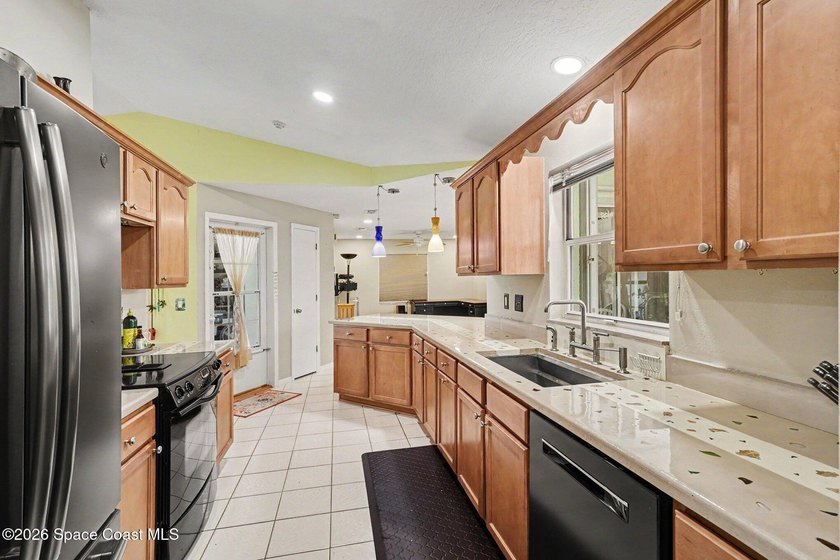 Get ready to be impressed with this move-in-ready beachside home - photo 6