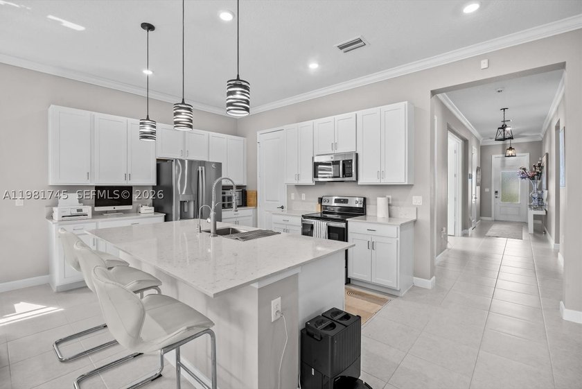 Welcome to this beautifully designed Key Largo floor plan - photo 8