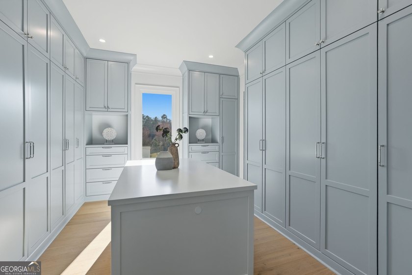New construction on Lake Lanier in the gated Lyonesse Estates - photo 32