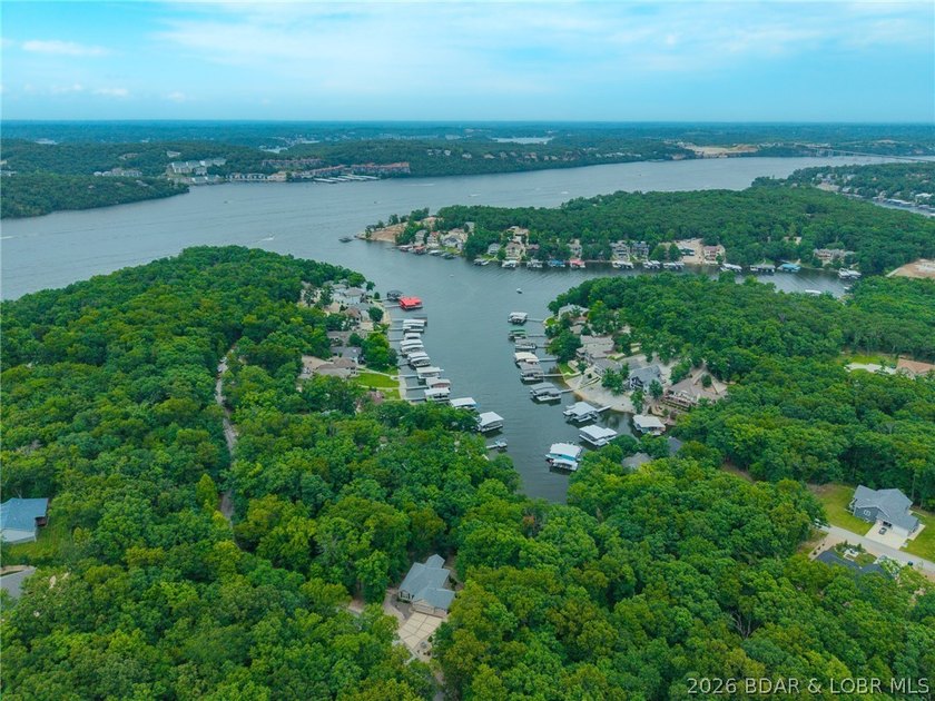 Embrace the ultimate lakefront lifestyle at Porto Cima on this - photo 15