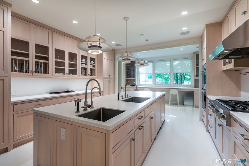 On Top of the World. Unparalleled Estate with complete privacy - photo 15